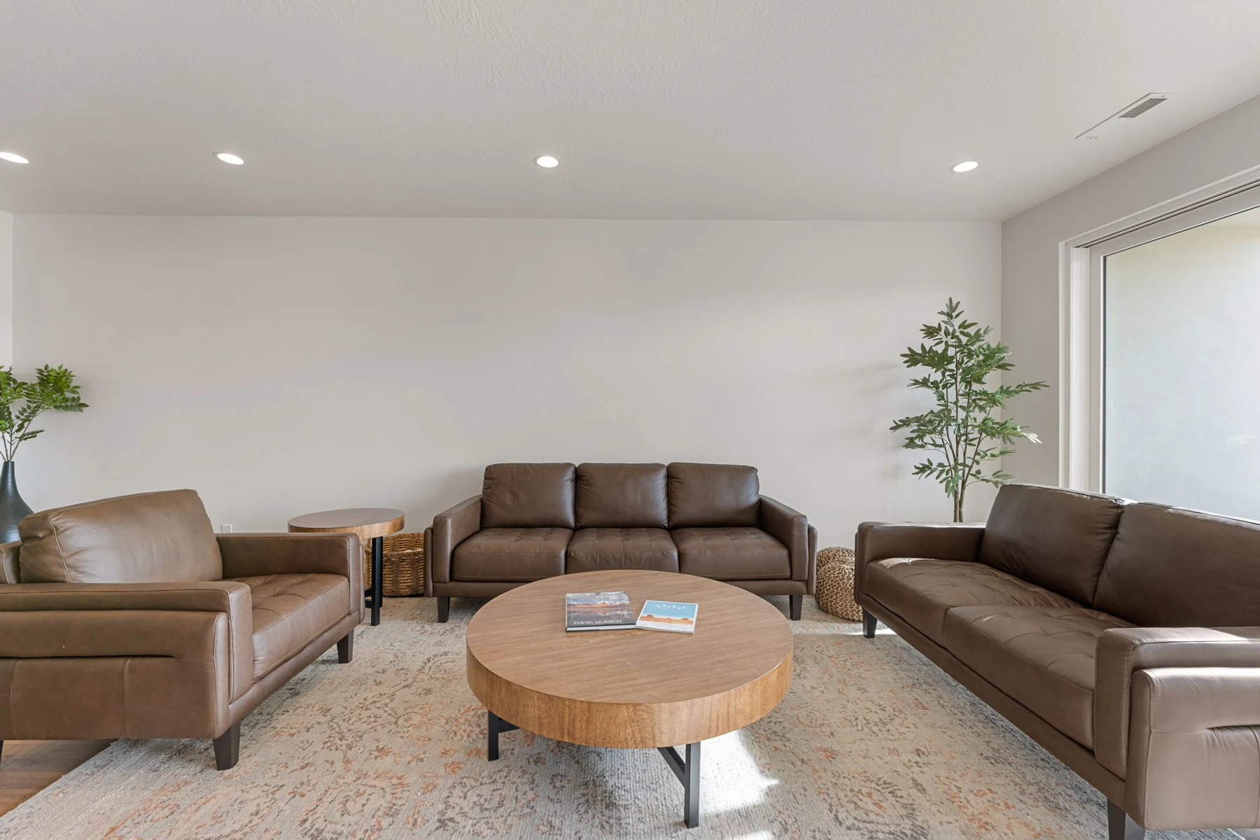 Living room coffee table and seating – Isle 64 vacation rental in Washington, Utah near St. George and Zion