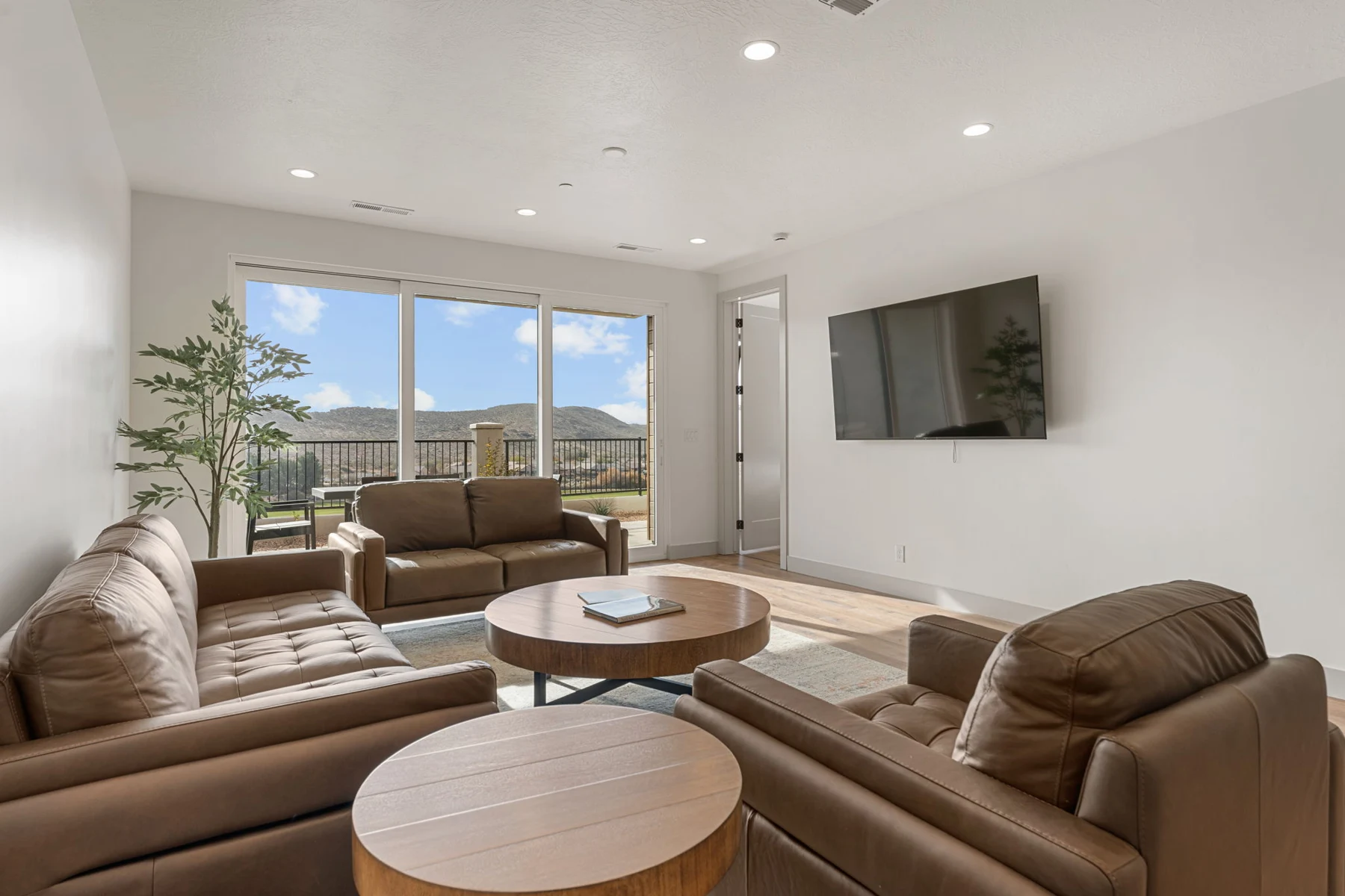 Living room and dining area – Isle 64 vacation rental in Washington, Utah near St. George and Zion