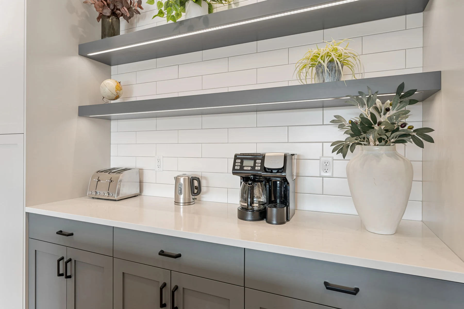 Kitchen cabinetry and tiled backsplash – Isle 64 vacation rental in Washington, Utah near St. George and Zion