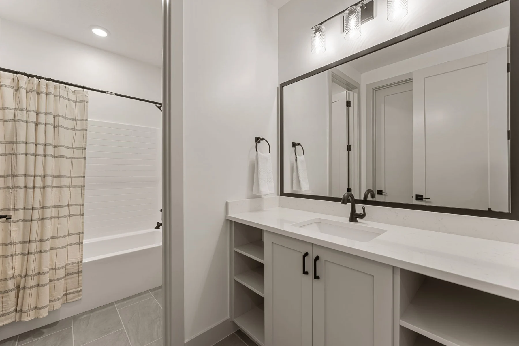 Double vanity and glass shower – Isle 64 vacation rental in Washington, Utah near St. George and Zion