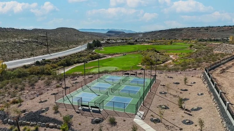 Resort pickleball courts and desert scenery – Isle 64 vacation rental in Washington, Utah near St. George and Zion