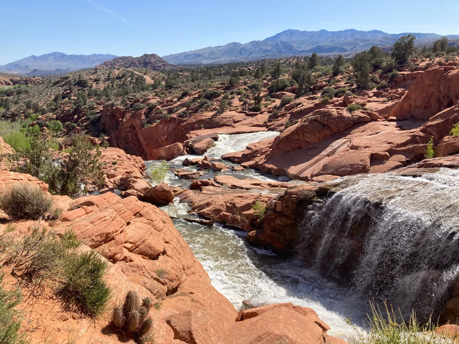 Chasing Waterfalls: Exploring Gunlock State Park’s Seasonal Falls